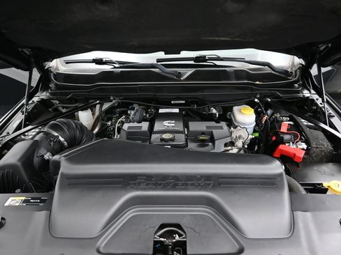 Used 2020 RAM 2500 Laramie w/ Night Edition image 7