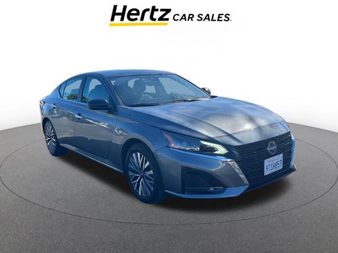 Used 2025 Nissan Altima 2.5 SV image 1