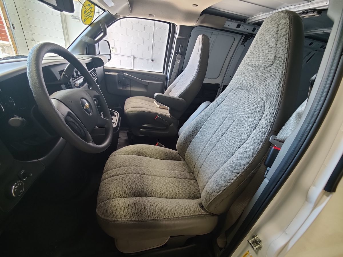 Used 2025 Chevrolet Express 3500 w/ Driver Convenience Package RWD image 37
