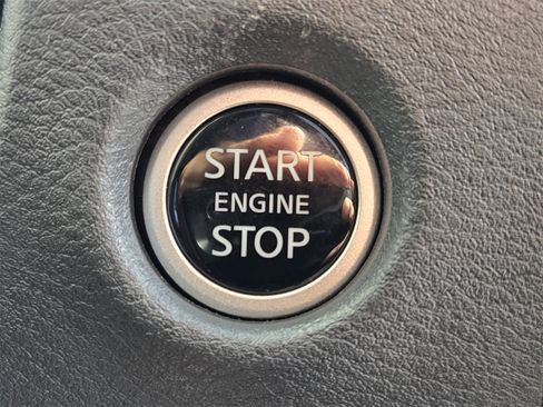 Used 2025 Nissan Frontier SV image 18