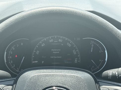 Used 2024 Toyota RAV4 XLE AWD/4WD image 27
