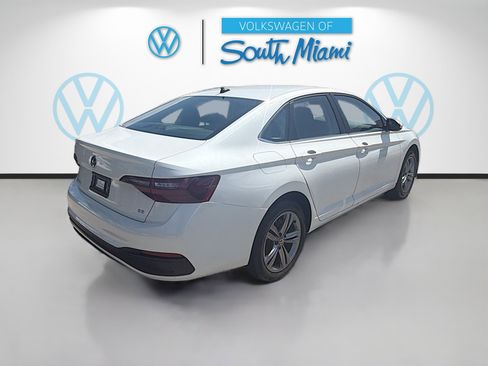 Certified 2023 Volkswagen Jetta SE FWD image 7