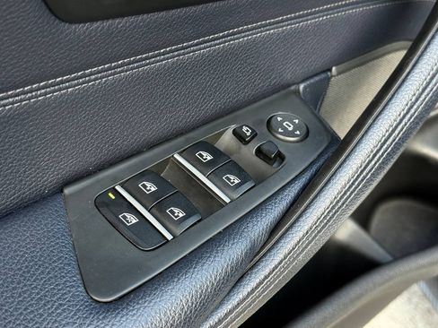 Used 2019 BMW 530e w/ M Sport Package RWD image 25