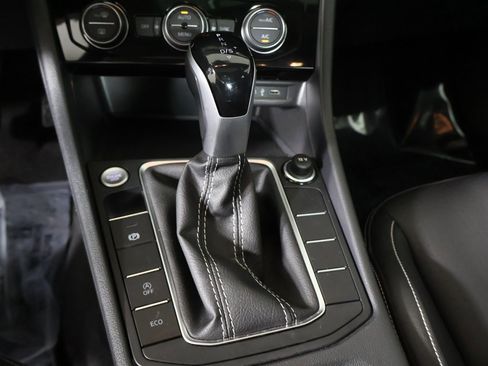 Certified 2023 Volkswagen Jetta SE w/ Panoramic Sunroof Package image 40