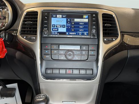 Used 2011 Jeep Grand Cherokee Laredo AWD/4WD image 16