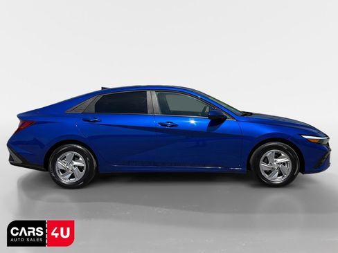 Used 2025 Hyundai Elantra SE FWD image 8