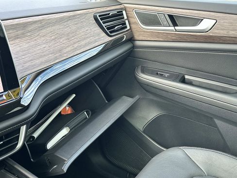 Used 2025 Volkswagen Atlas SEL image 35