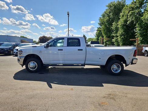 New 2026 RAM 3500 Tradesman AWD/4WD image 4