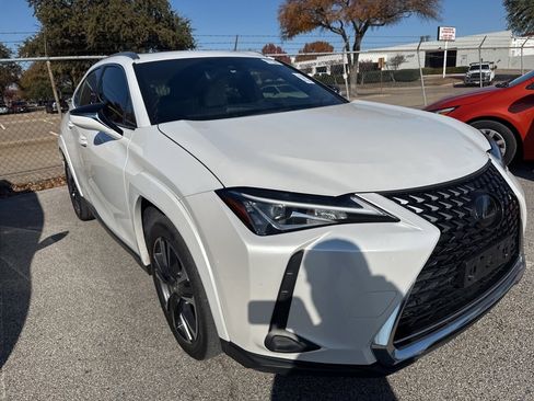 Used 2022 Lexus UX 200 w/ Premium Package image 3