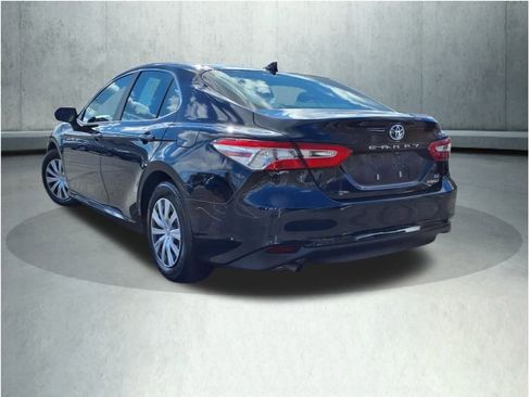 Used 2019 Toyota Camry LE image 7