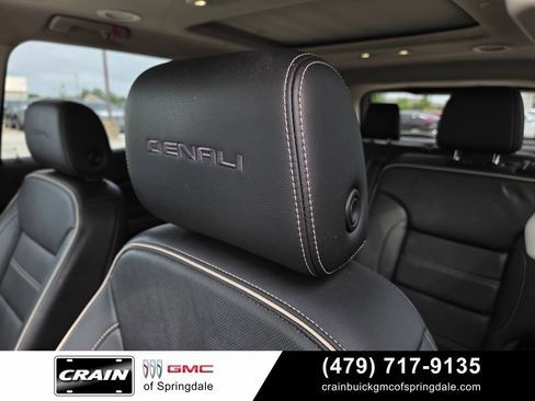 Used 2022 GMC Acadia Denali w/ Denali Ultimate Package AWD/4WD image 21