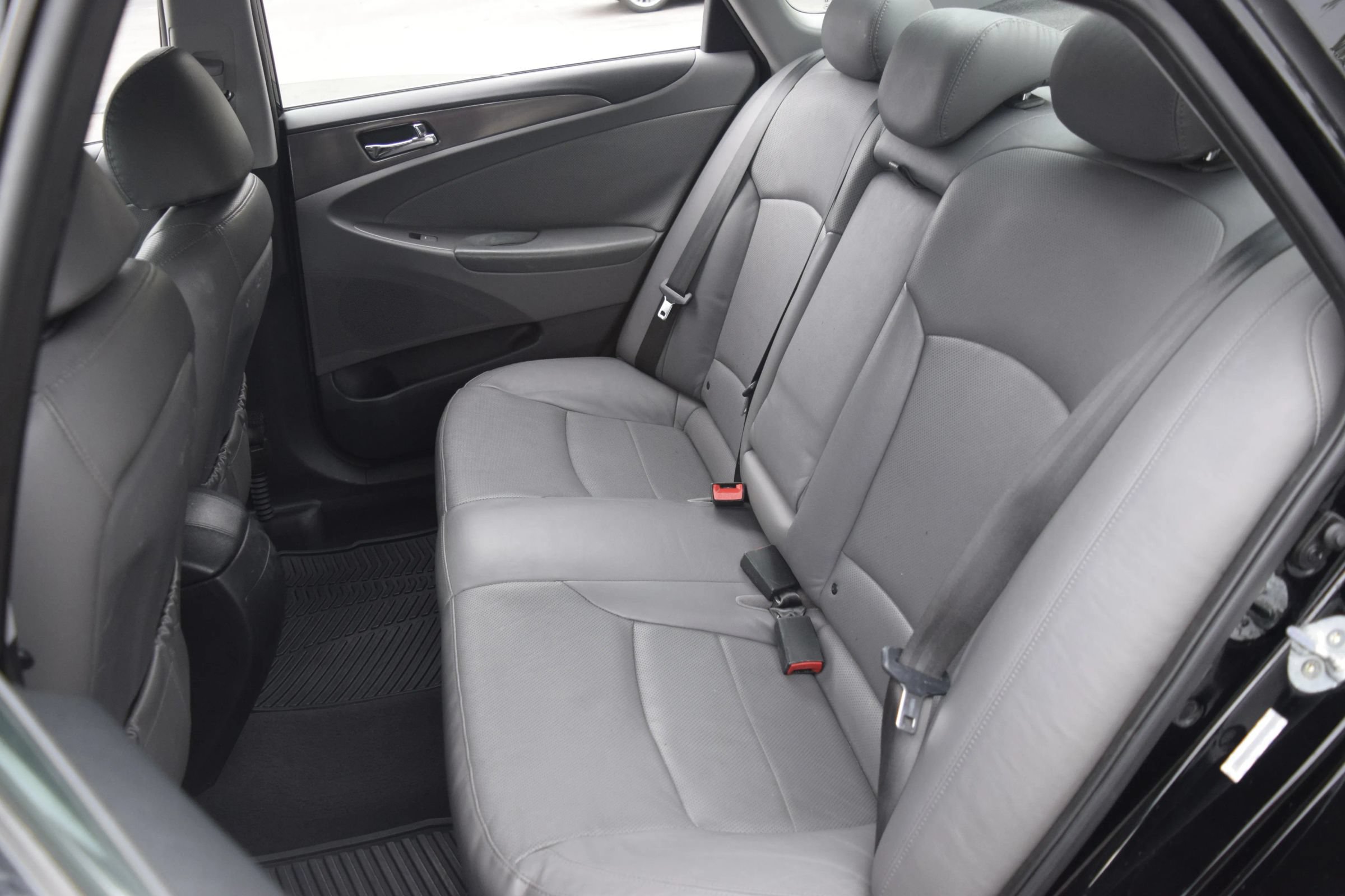 Used 2015 Hyundai Sonata Limited w/ Option Group 02 FWD image 7