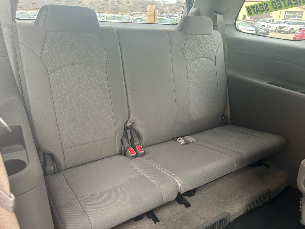 Used 2015 GMC Acadia SLE FWD image 13