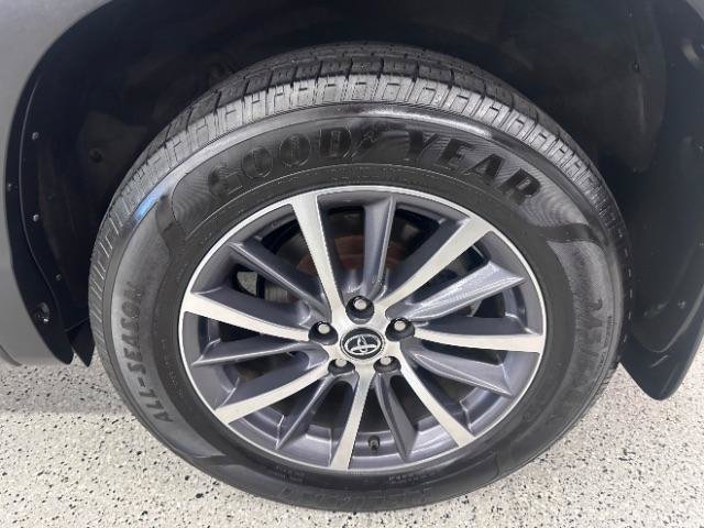 Used 2017 Toyota Highlander XLE AWD/4WD image 34