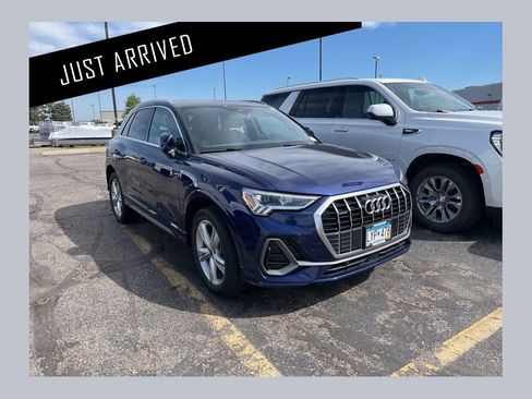 Used 2022 Audi Q3 2.0T Premium Plus w/ Premium Plus Package AWD/4WD image 1
