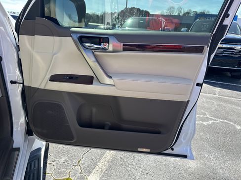 Used 2016 Lexus GX 460 w/ Premium Package image 15