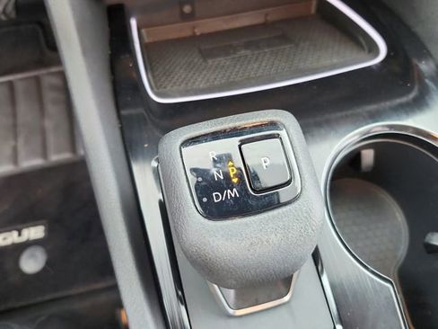 Used 2025 Nissan Rogue SL AWD/4WD image 27