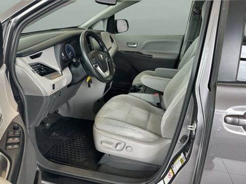 Used 2018 Toyota Sienna LE FWD image 7