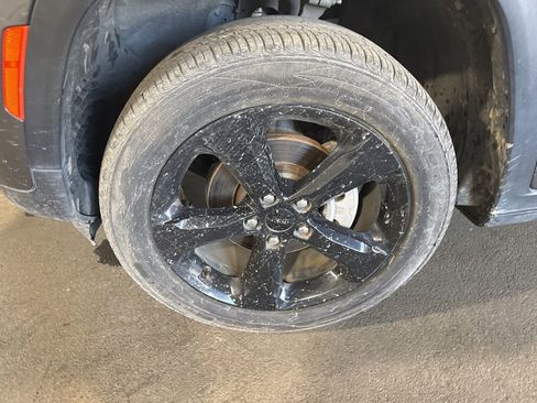 Used 2023 Jeep Grand Cherokee Altitude image 5