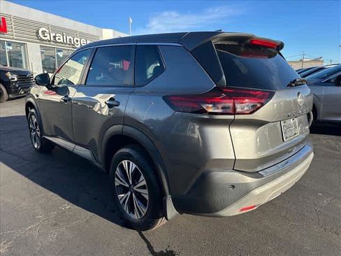 Used 2022 Nissan Rogue SV image 5