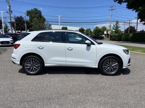 Used 2023 Audi Q3 2.0T Premium w/ Black Optic Package AWD/4WD image 4