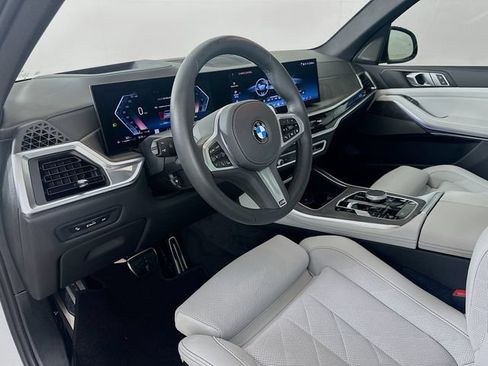 Used 2024 BMW X5 xDrive40i w/ M Sport Package AWD/4WD image 9