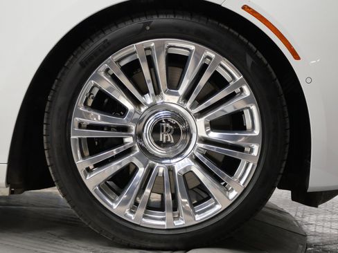 Used 2024 Rolls-Royce Ghost Extended Wheelbase image 39