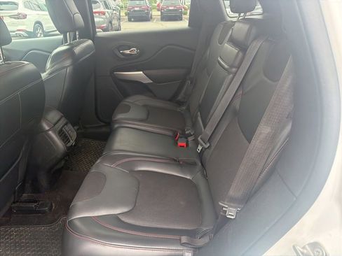 Used 2018 Jeep Cherokee Trailhawk w/ Comfort/Convenience Group AWD/4WD image 8
