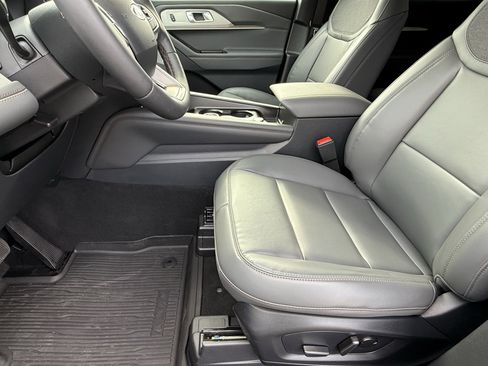 New 2026 Ford Explorer Active w/ Active Comfort Package RWD image 21