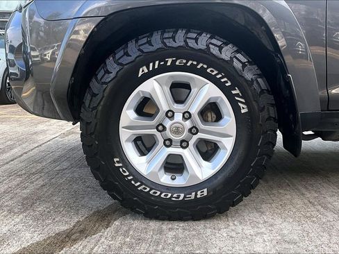 Used 2018 Toyota 4Runner SR5 Premium image 12