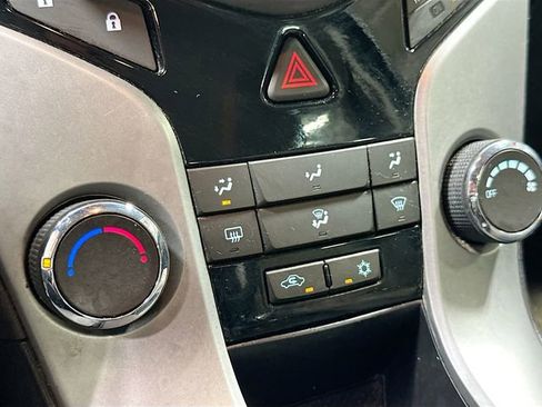 Used 2014 Chevrolet Cruze LT FWD image 16