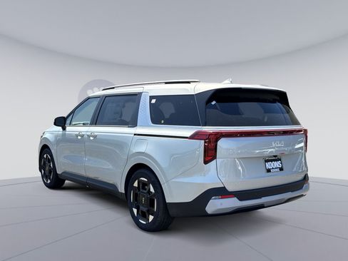 New 2026 Kia Carnival EX FWD image 4