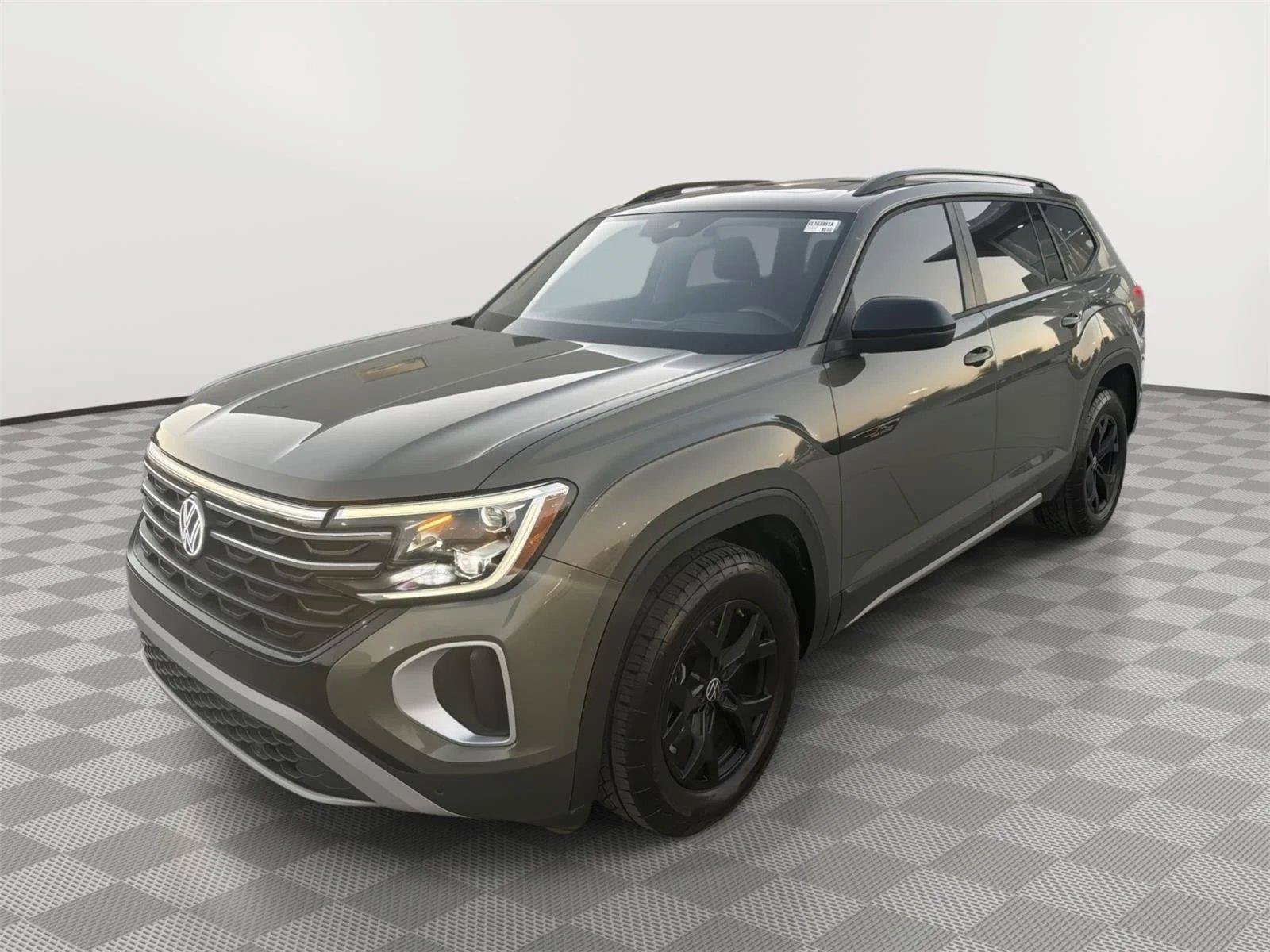 Certified 2024 Volkswagen Atlas Peak Edition SEL AWD/4WD image 6