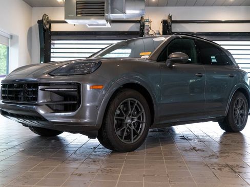Certified 2026 Porsche Cayenne AWD/4WD image 1