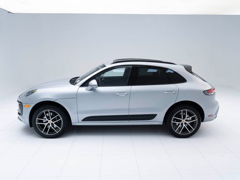 Used 2025 Porsche Macan image 2