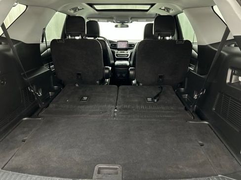 Used 2023 Ford Explorer XLT w/ Equipment Group 202A AWD/4WD image 31
