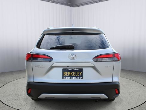 Used 2022 Toyota Corolla Cross XLE w/ Convenience Package FWD image 7