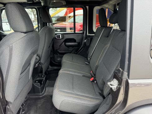 Used 2024 Jeep Wrangler Sport S image 12