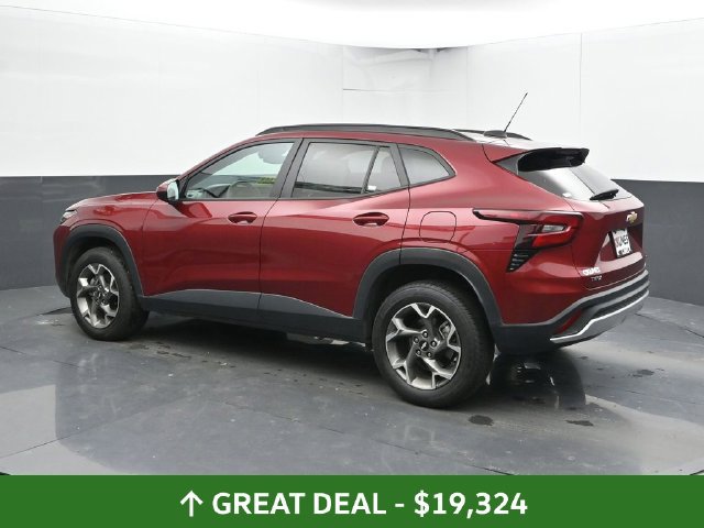 Used 2025 Chevrolet Trax LT FWD image 10