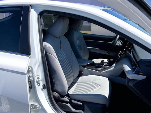 Used 2022 Toyota Camry SE FWD image 29