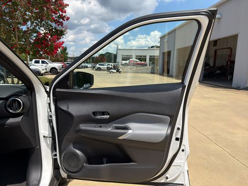 Certified 2024 Nissan Kicks SR w/ SR Premium Package FWD image 19
