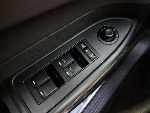 Used 2009 Chrysler 300 C image 24