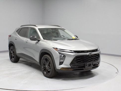 Used 2024 Chevrolet Trax ACTIV w/ Driver Confidence Package FWD image 1