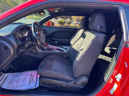 Used 2020 Dodge Challenger SXT image 10