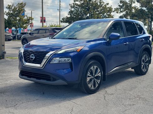 Certified 2023 Nissan Rogue SV FWD image 2