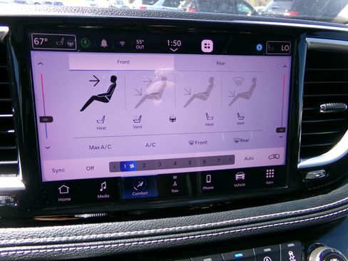 Used 2022 Chrysler Pacifica Limited FWD image 23