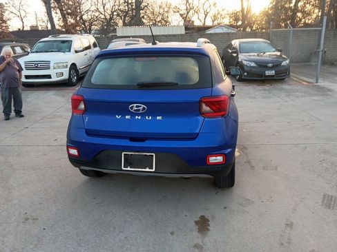 Used 2025 Hyundai Venue SEL image 11