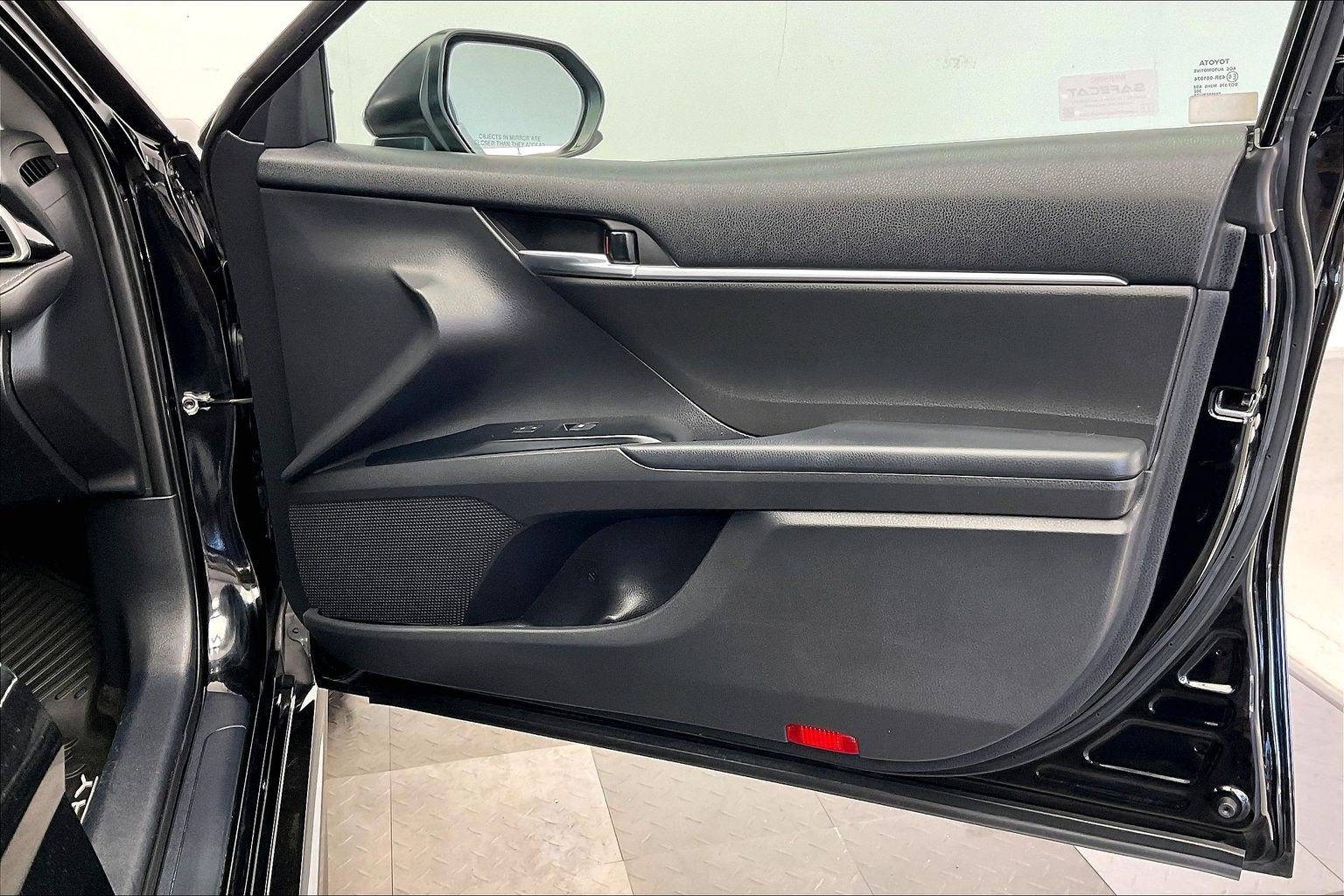 Used 2020 Toyota Camry SE FWD image 26
