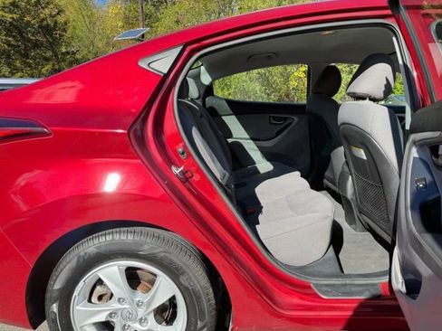 Used 2015 Hyundai Elantra SE image 23