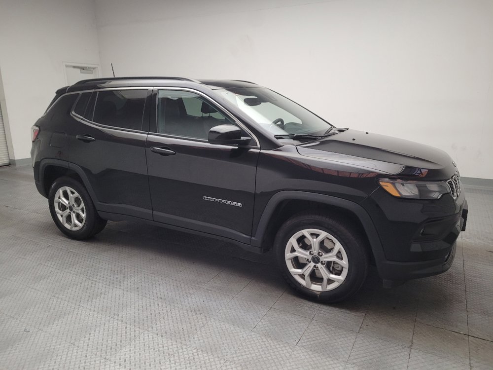 Used 2025 Jeep Compass Latitude w/ Sun & Sound Group AWD/4WD image 11